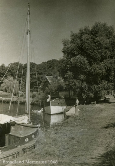 Anchor Hotel moorings, Coltishall 1948