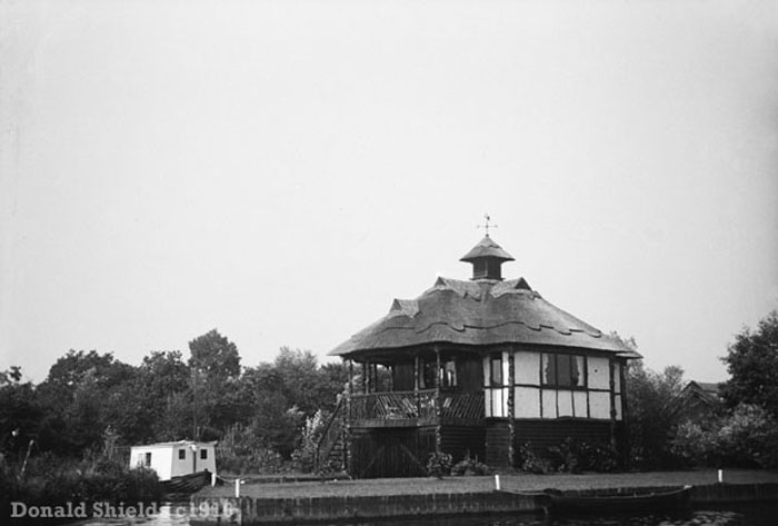 Riverside bungalow Wroxham c1910