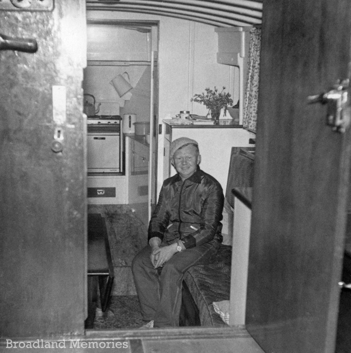 The saloon, Glitter of Light 1957