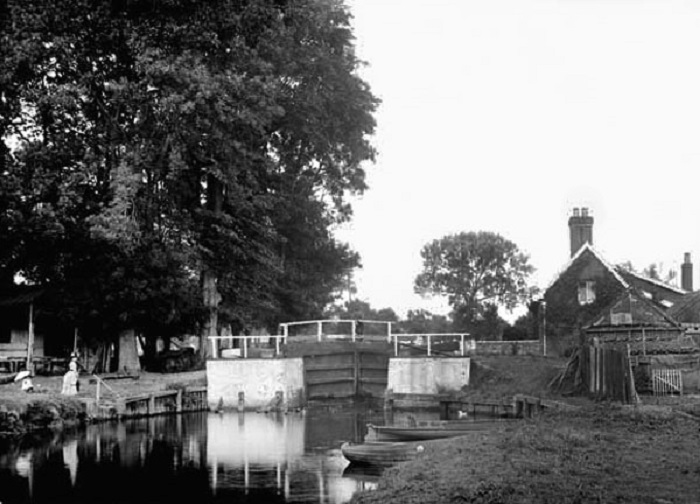 Coltishall Lock c1890s